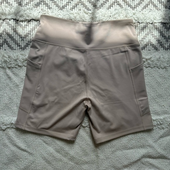 American Eagle Size M 6” Pocket Bike Shorts - Picture 2 of 4